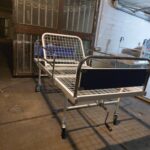 تخت بیمار یک شکن مدل بستری پایه ثابت رویه توری فلزی بیمارستانی - برند شفایارطب