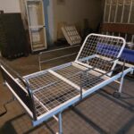 تخت بیمار یک شکن مدل بستری پایه ثابت رویه توری فلزی بیمارستانی - برند شفایارطب