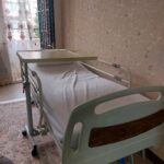 اجاره تخت بیمار مکانیکی 3 شکن تنظیم ارتفاع دار بیمارستانی