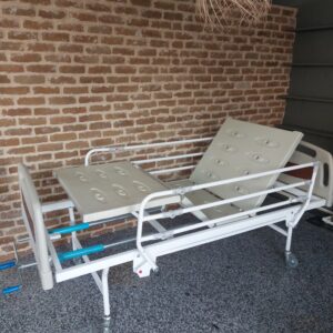 تخت بیمار مدل 3 شکن پایه ثابت رویه ABS بیمارستانی – شفایارطب