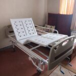 اجاره تخت بیمار مکانیکی 3 شکن پایه ثابت بیمارستانی برند شفایارطب
